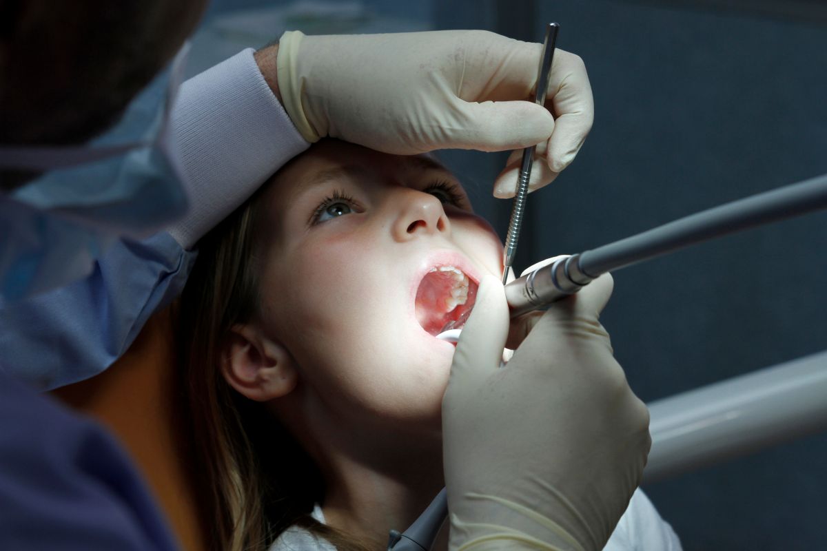 comment bien minéraliser ses dents dès l’enfance